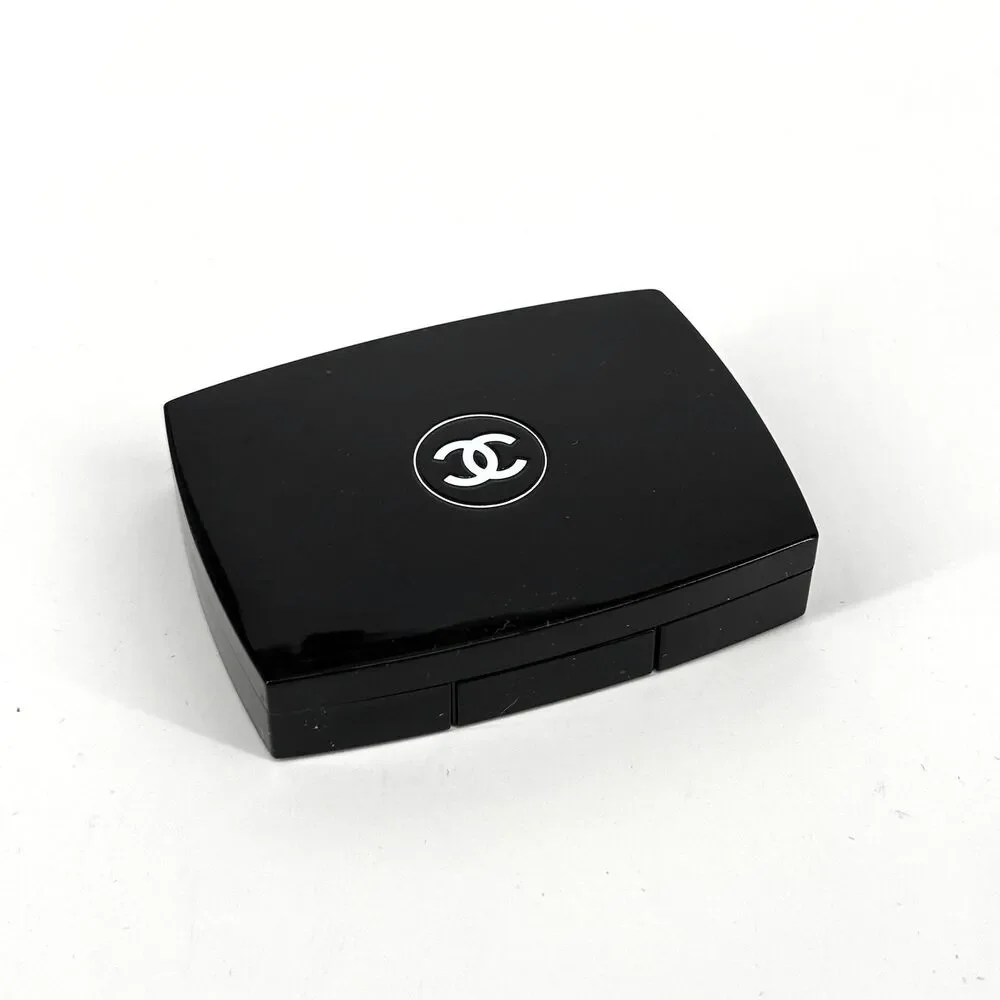 Chanel Ombré EssentieChanel Ombré Essentielle Soft Touch Eyeshadow 88 VERT KHAKI